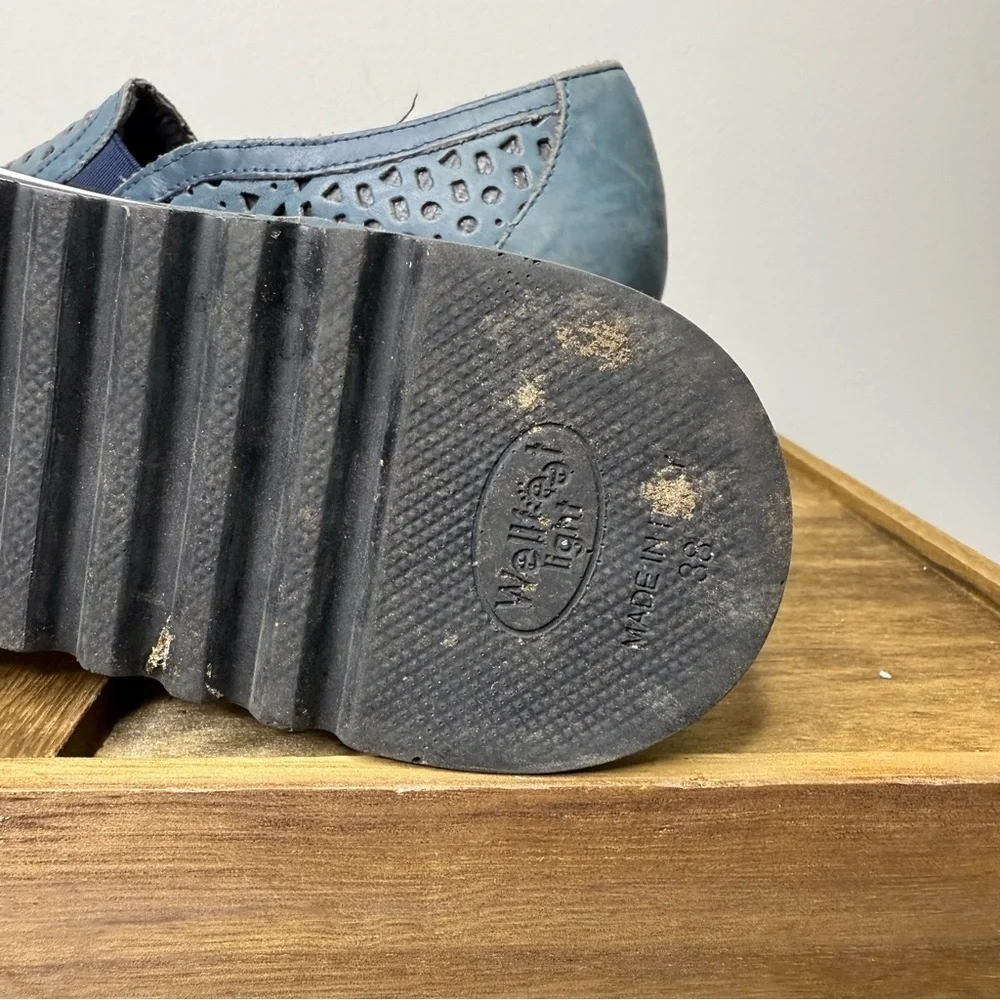 Summit by White Mountain Braxton platform slip-on shoe in blue leather
